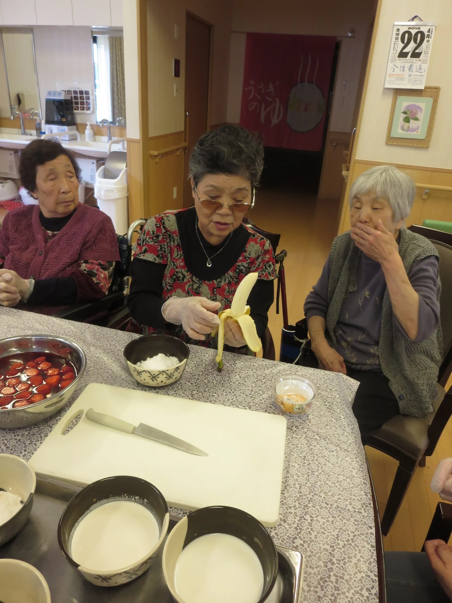 デイサービスの皆さんと、管理栄養士のお菓子作り(#^.^#)