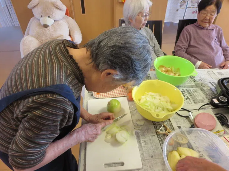 こころユニットの「賑やか昼食つくり」ヽ(^。^)ノ
